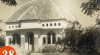 Foto Masjid baru yang berdiri di Kupang, Nusa Tenggara Timur, 28 April 1953.