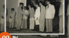 Foto Presiden Sukarno berjabat tangan dengan  peserta Sayembara pada Upacara Pengumuman Pemenang Sayembara Perencana Tugu Nasional di Istana Negara. Tampak Friedrich Silaban (paling kiri)., 9 Mei 1956